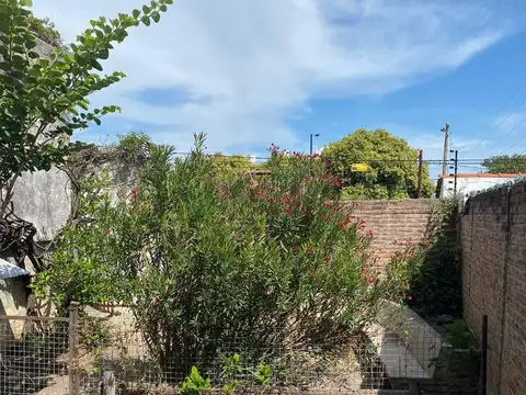 MUY LINDA CASA 3 DORM 2 B PATIO GARAJE DEPENDENCIA