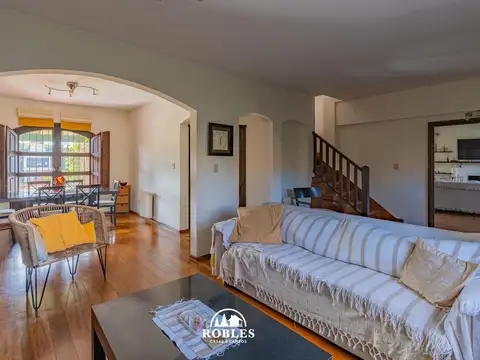 Casa 5 ambientes con 2 baños