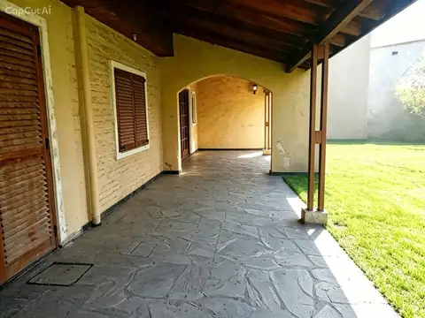 Venta 818 m2 casa 4 amb + galpon en Marcos Paz