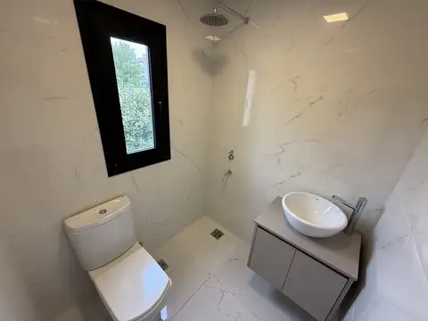 Casa 7 ambientes con 6 baños