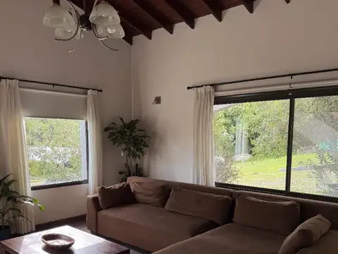 Casa 3 ambientes con 2 baños