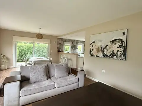 Casa 3 ambientes con 2 baños