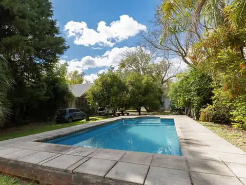 QUINTA SOBRE ARROYO LEYES CON SALIDA A LA LAGUNA
