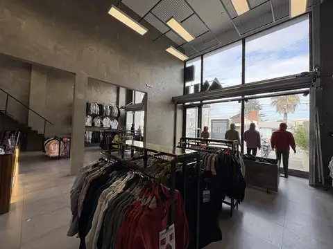 Importante local comercial sobre Av. Constitucion