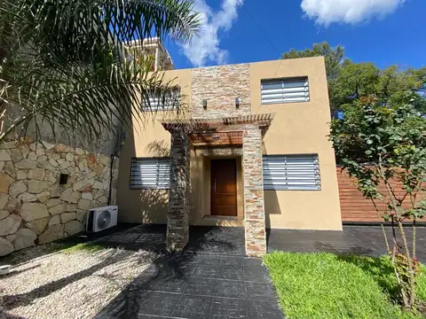Casa en Venta en Monte Grande, USD 170.000