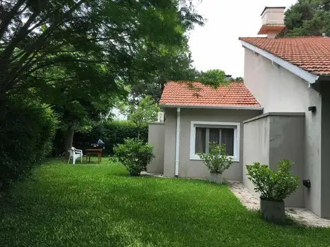 Casa en venta - 3 Dormitorios 1 Baño - Abasto