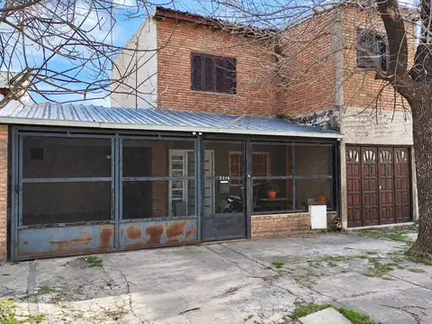VENTA CASA DE 4 DORMITORIOS CON PATIO, TERRAZA Y COCHERA DOBLE – LAVALLE 3210, ROSARIO