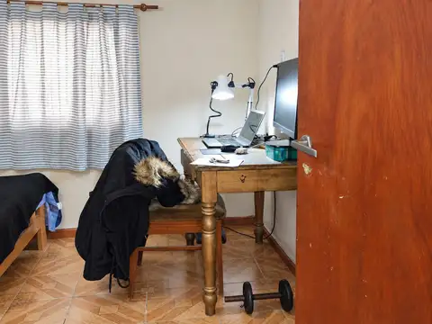 Casa 6 ambientes con 2 baños