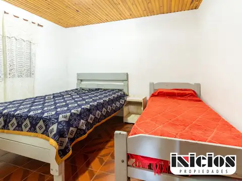 Casa sola en lote: Castelli Nº 2.590 - Nueva Atlantis - C614