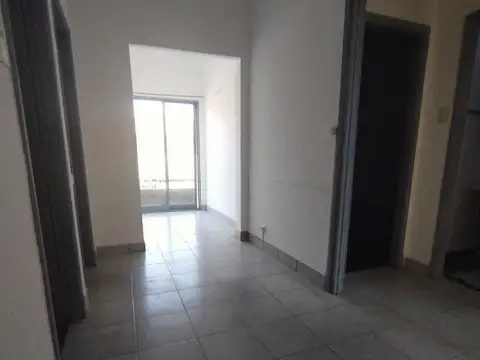   EXCELENTE UBICACIÓN   3/4 AMBIENTES EN PLANTA ALTA - NO PAGA EXPENSAS