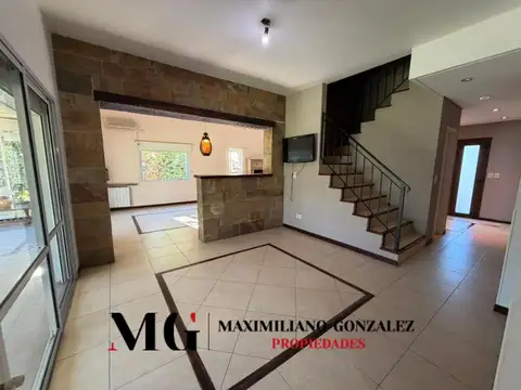 Casa en Venta con 2 cocheras