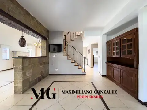 Casa en Venta con 2 cocheras