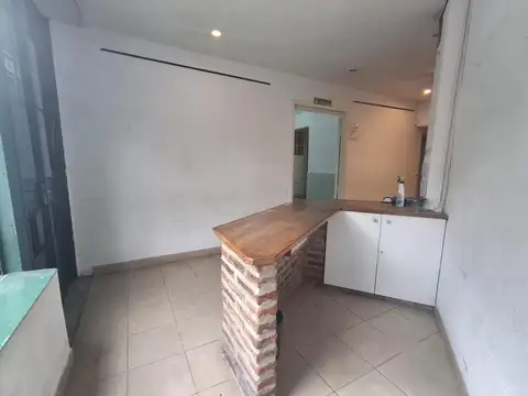 Oficina 6 ambientes con 4 baños