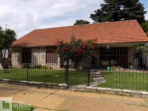 IMPORTANTE CHALET 7 AMBIENTES – PQUE. JOHNSTON