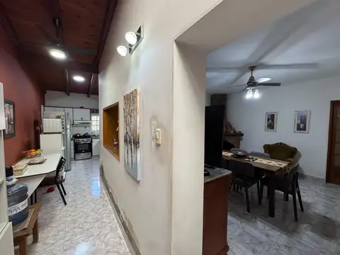 Casa 6 ambientes con 1 baño