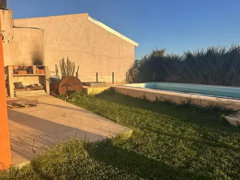 Casa en Venta con 3 cocheras