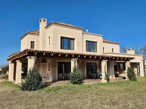 Exc casa vta 3 dor qcho/esc/estar/suite/pil Chacras Sta Mari