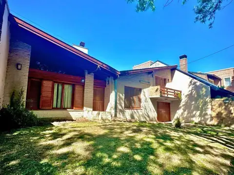 Casa en Venta con 3 cocheras