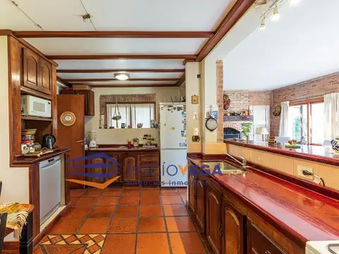 Casa en Venta con 3 cocheras