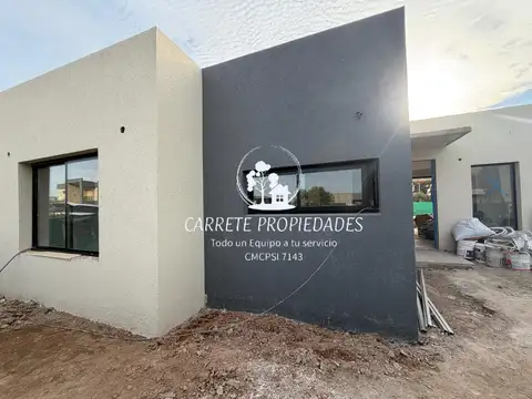 OPORTUNIDAD!. Casa en venta de 4 ambientes. Barrio Santa Sofia.Pilar