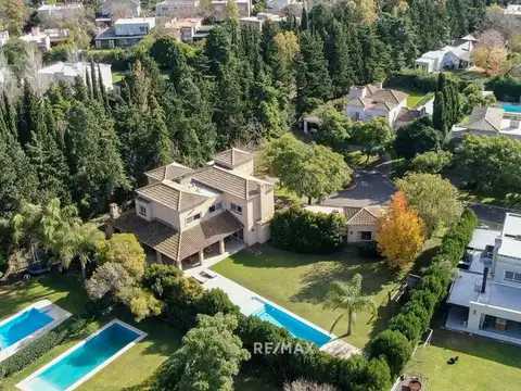 Venta casa 5amb.lote 1590m Sta.María de los Olivos