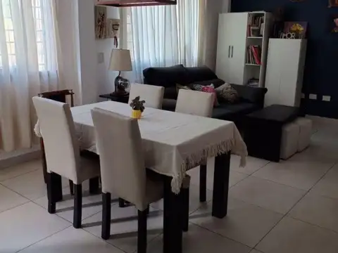 Departamento en venta - 2 Dormitorios 2 Baños - Cochera - Lanús