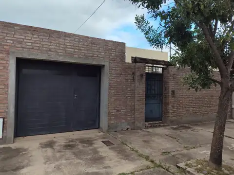 CASA EN VENTA EXCELENTE ESTADO EN BARRIO CATEDRAL.