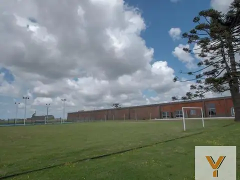 La Victoria Golf &  Country Club