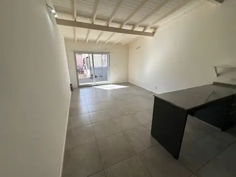 EN VENTA MONOAMBIENTE TIPO CASA 1 PISO. APTO CREDI
