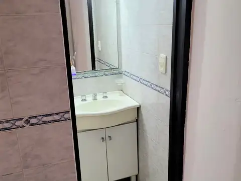 Hermoso de 2 ambientes con patio y lavadero - Excelente zona y listo para habitar - Metrobus Calchaqui