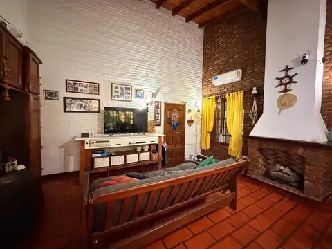Casa 5 ambientes con 1 baño