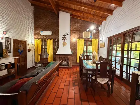 Casa en Venta con 4 cocheras