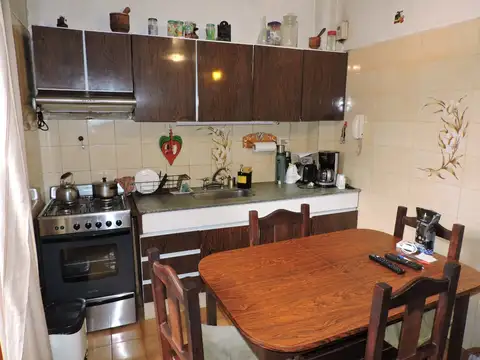 DPTO. T/ CASA AL FRENTE PB Y 1º PISO. 5 AMB.  SIN EXPENSAS  APTO CREDITO 