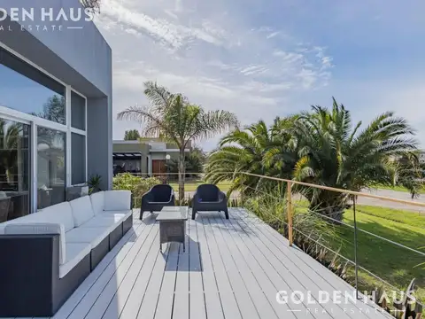 Casa en Venta con 2 cocheras