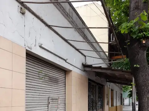 LOCAL EN aALQUILER 40 M2 .CERCA DE LA PLAZA DE VILLA PARQUE -CASEROS-ZONA MUY TRANSITADA