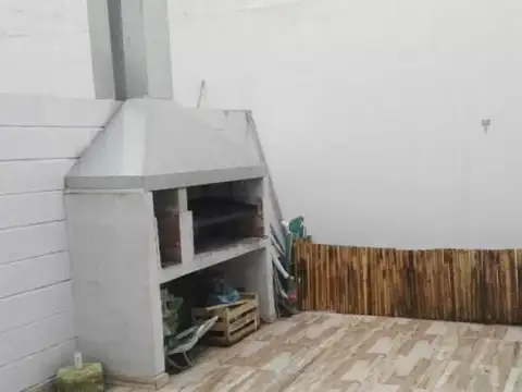 Depto Tipo Casa 4 ambientes con 3 baños