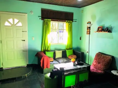 Casa 6 ambientes con 2 baños