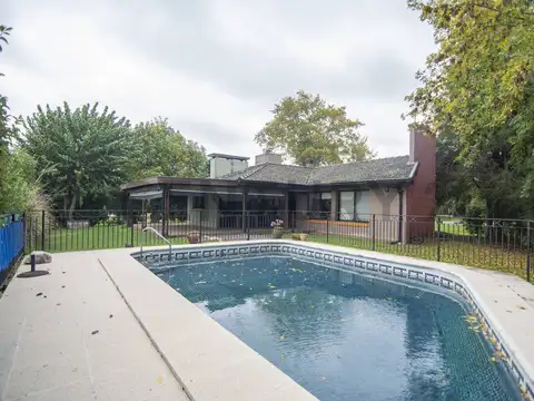 Casa en Venta en Bajos del Náutico Escobar | Piscina, Galería y Parrilla