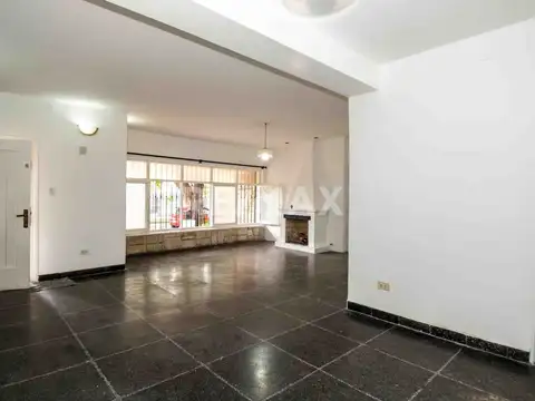 Casa en Alquiler con 1 cochera