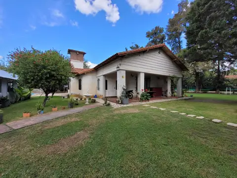 Casa en venta de 4 dormitorios c/ cochera en Tortuguitas