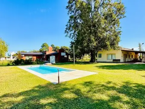 VENTA - Casa quinta sobre lote de 3770 m2 arbolado y piscina. Lindero a Campo Timbo