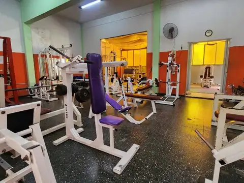 Local a metros de Av. Hipolito Irigoyen