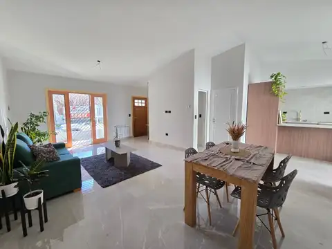 Depto Tipo Casa en Venta de 3 ambientes
