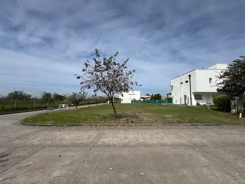 VENTA LOTE ESQUINA 641 M² EN LAS QUINTAS 1