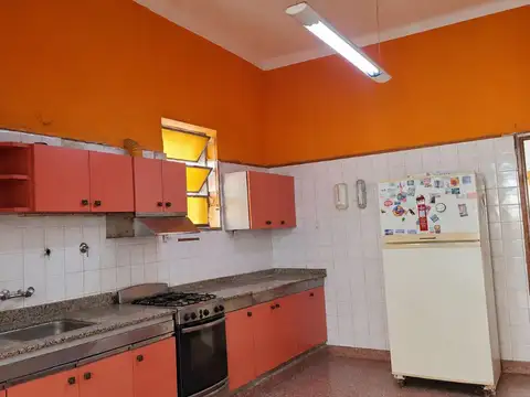 Presbitero Gorriti 100
