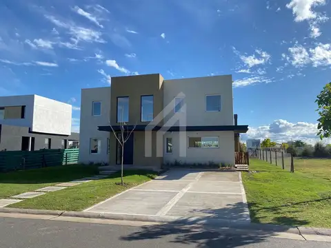 Casa en Venta en Puertos - Barrio Ceibos, USD 265.000