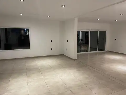 Casa 5 ambientes con 3 baños