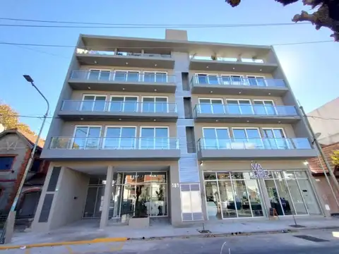 DEPARTAMENTO DE 4 AMBIENTES CON COCHERA EN VENTA EN BERNAL CENTRO