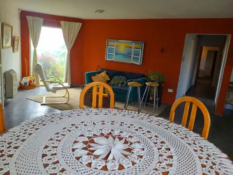 Casa 7 ambientes con 2 baños