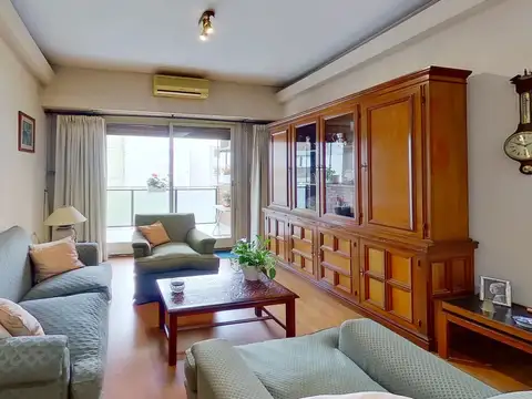 Departamento 4 ambientes con dependencia y balcón aterrazado. Belgrano